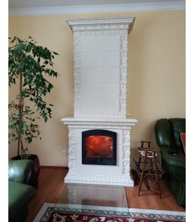 Piec kaflowy przez ścianę z ręcznie malowanymi kaflami i przelotowym paleniskiem – HALMAT, KAFEL-KAR